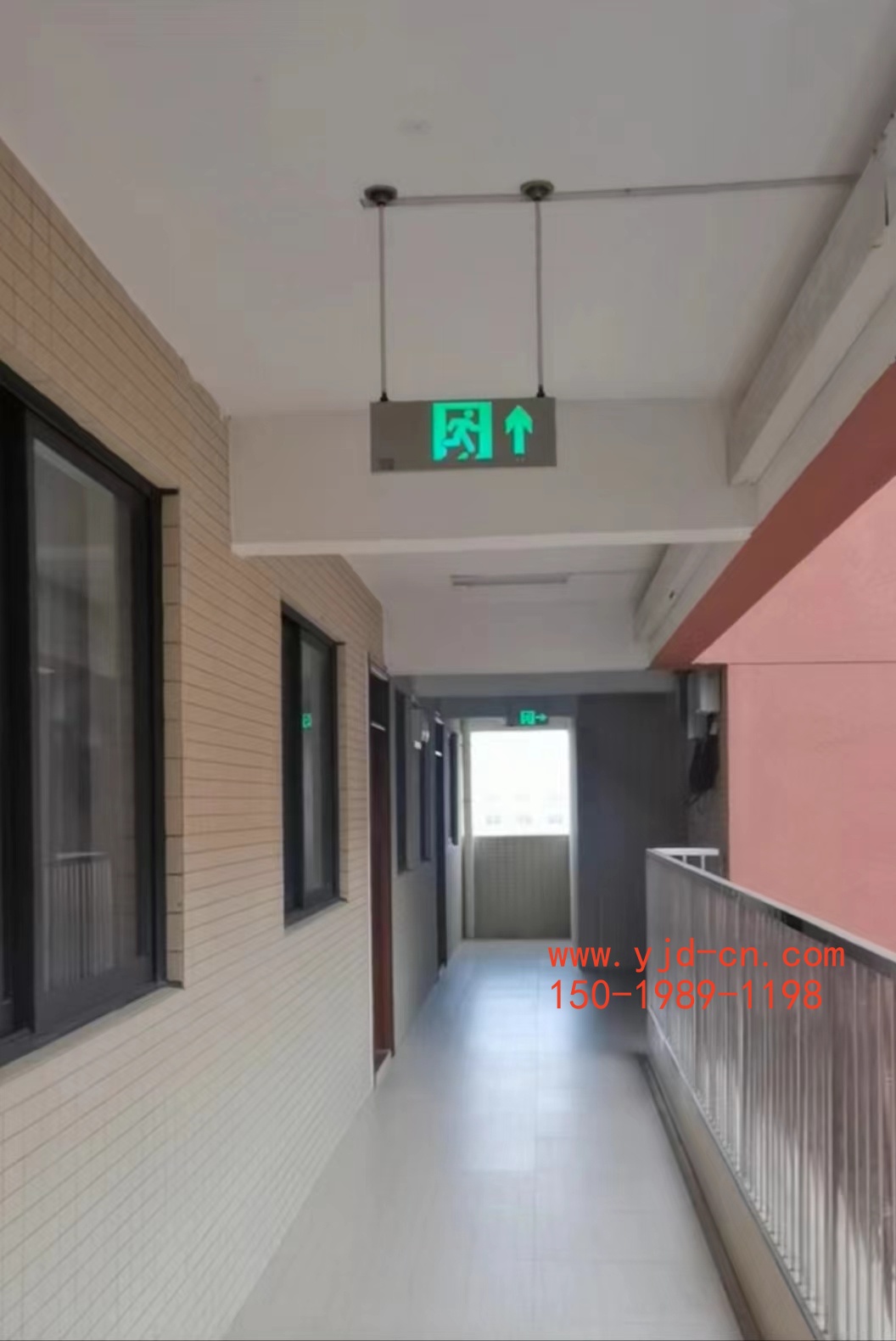 勞士向前標(biāo)志燈實(shí)物圖片.jpg